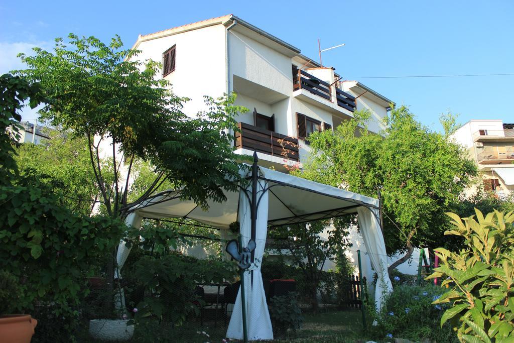 Apartments Petrada 奥米什 外观 照片