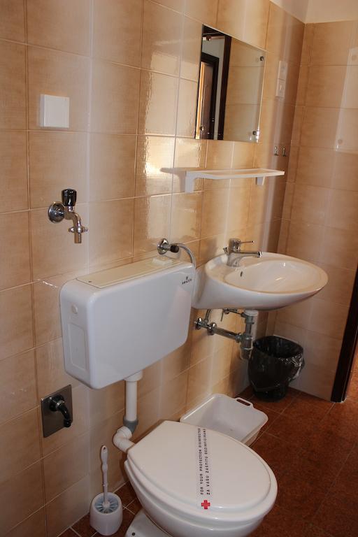 Apartments Petrada 奥米什 外观 照片