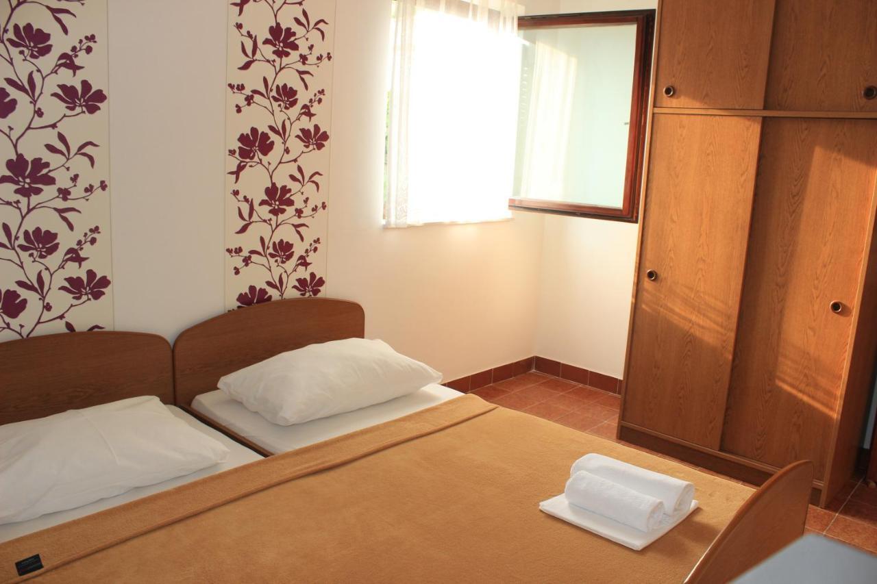 Apartments Petrada 奥米什 客房 照片
