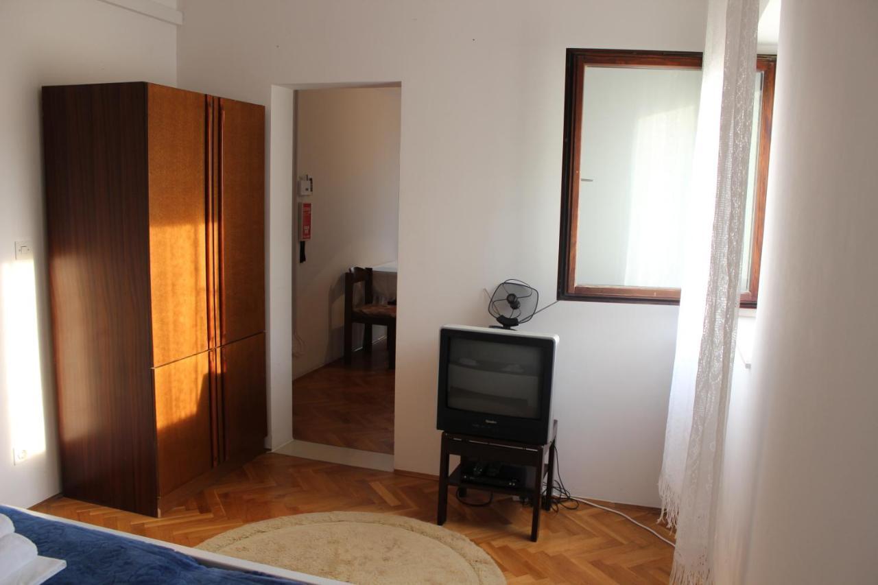 Apartments Petrada 奥米什 客房 照片