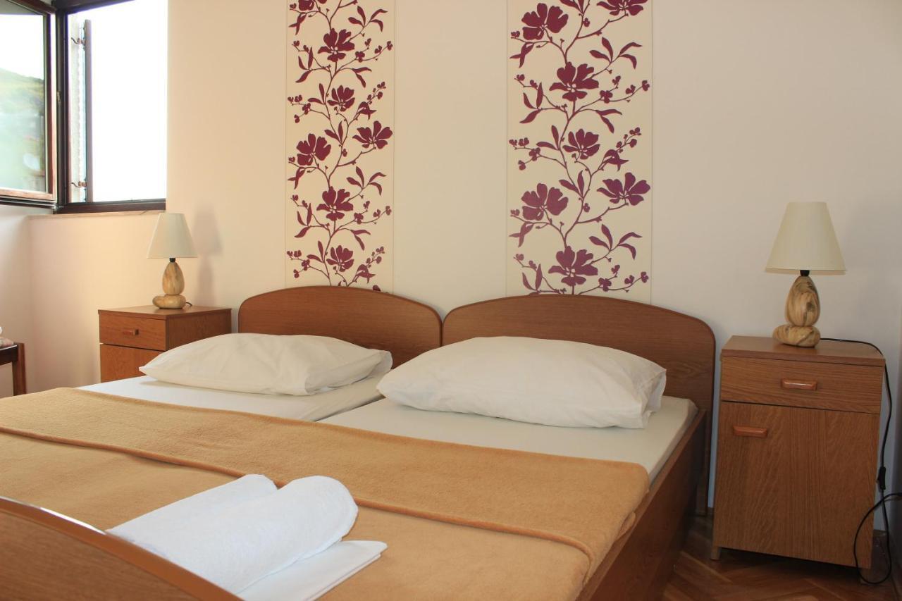 Apartments Petrada 奥米什 客房 照片