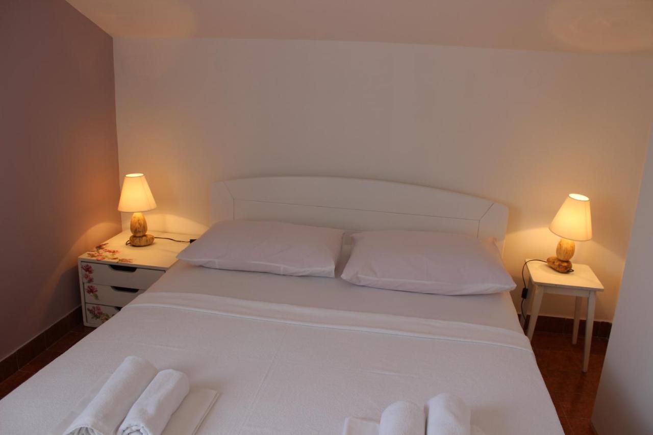 Apartments Petrada 奥米什 客房 照片